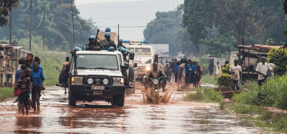 FNs fredsbevarende styrker patruljerer i Den sentralafrikanske republikk. Foto: UN Photo/Eskinder Debebe.